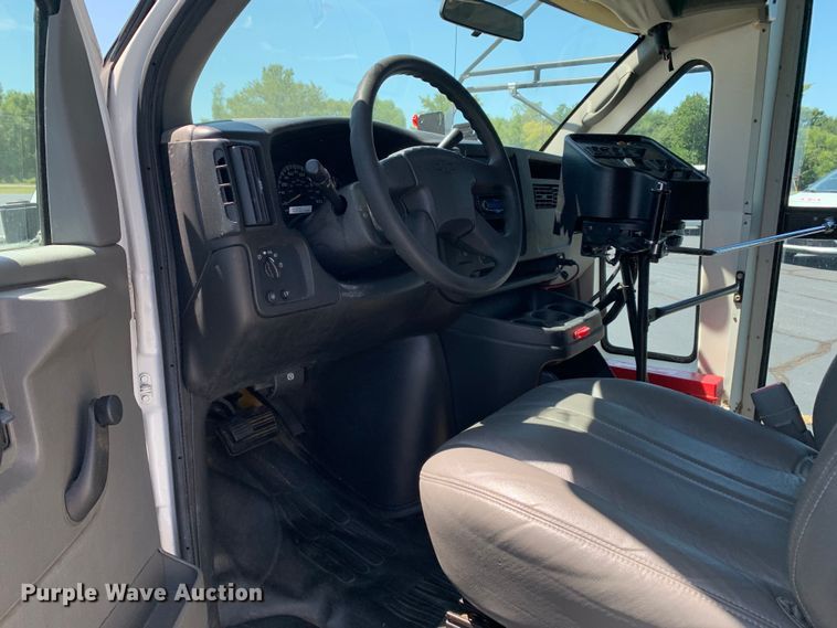 image for item DM7973 2007 Chevrolet Blue Bird E3500 school bus