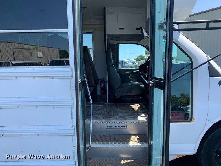 image for item DM7973 2007 Chevrolet Blue Bird E3500 school bus