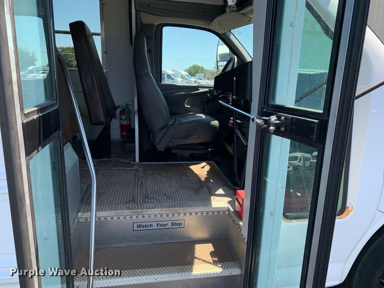 image for item DM7973 2007 Chevrolet Blue Bird E3500 school bus