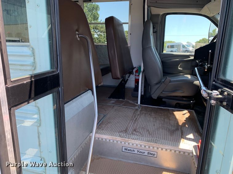 image for item DM7973 2007 Chevrolet Blue Bird E3500 school bus