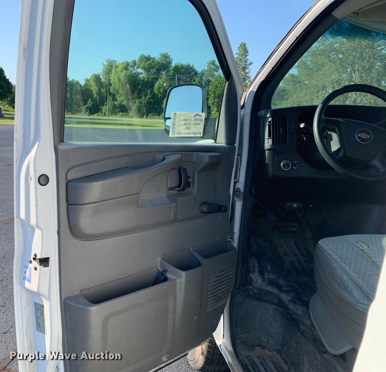 image for item DM7975 2008 Chevrolet  E2500 van
