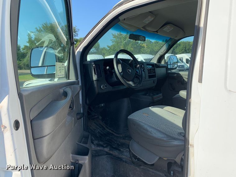 image for item DM7975 2008 Chevrolet  E2500 van