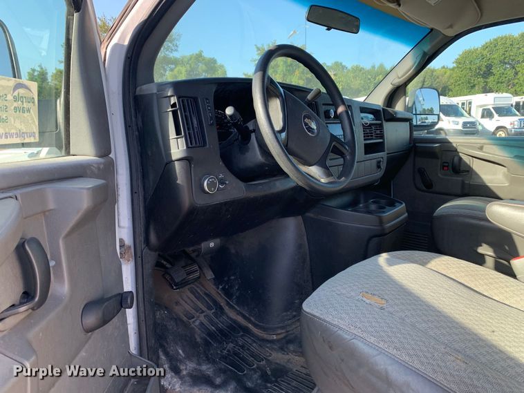 image for item DM7975 2008 Chevrolet  E2500 van