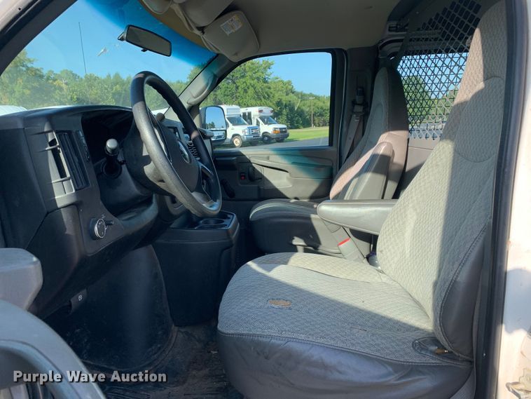 image for item DM7975 2008 Chevrolet  E2500 van