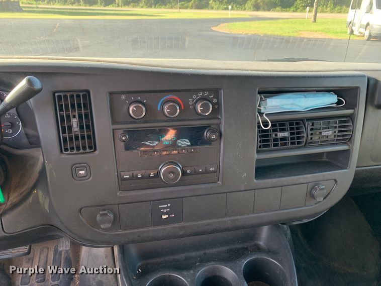 image for item DM7975 2008 Chevrolet  E2500 van