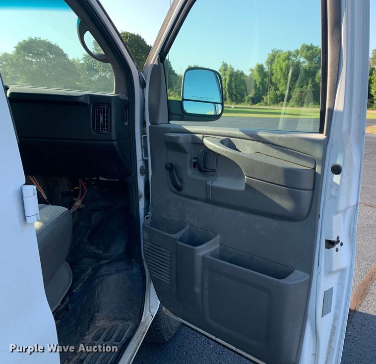 image for item DM7975 2008 Chevrolet  E2500 van