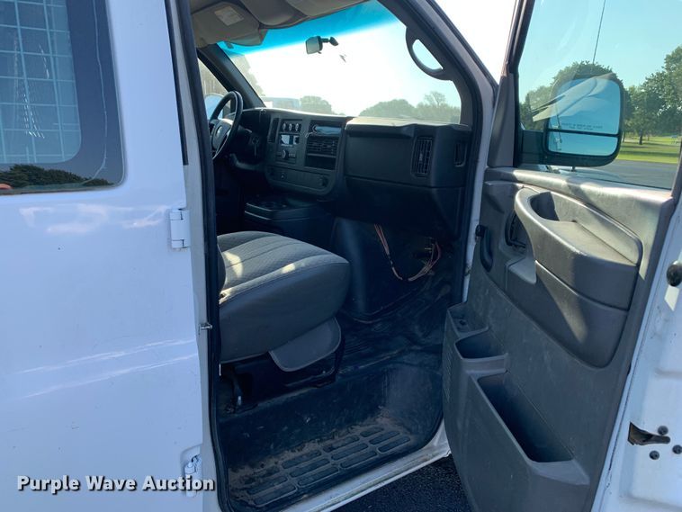 image for item DM7975 2008 Chevrolet  E2500 van