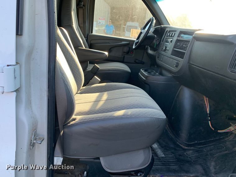 image for item DM7975 2008 Chevrolet  E2500 van
