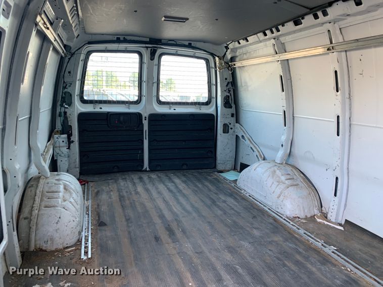 image for item DM7975 2008 Chevrolet  E2500 van