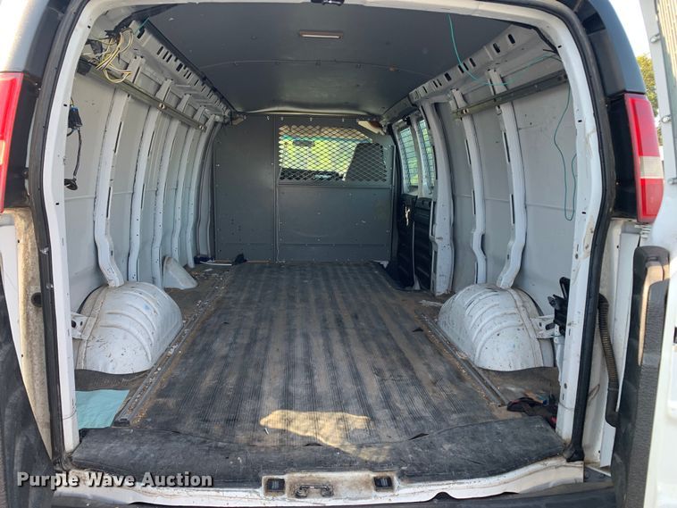 image for item DM7975 2008 Chevrolet  E2500 van