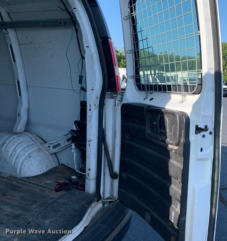 image for item DM7975 2008 Chevrolet  E2500 van