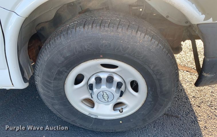 image for item DM7975 2008 Chevrolet  E2500 van