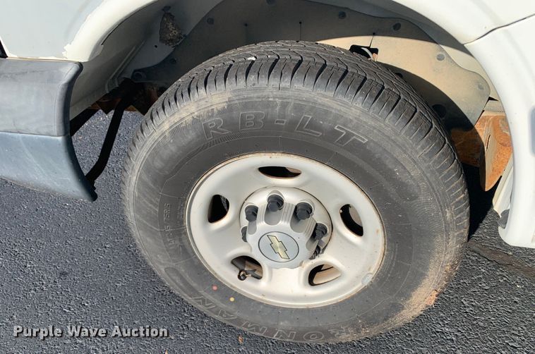 image for item DM7975 2008 Chevrolet  E2500 van