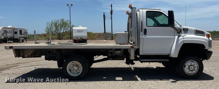 image for item DO2460 2005 GMC C4500 flatbed truck