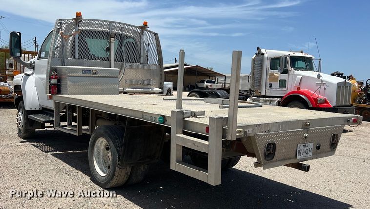image for item DO2460 2005 GMC C4500 flatbed truck