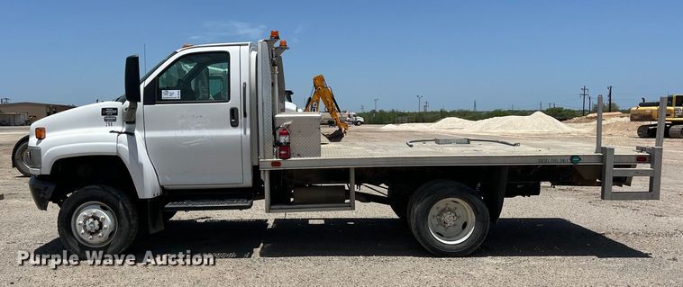 image for item DO2460 2005 GMC C4500 flatbed truck