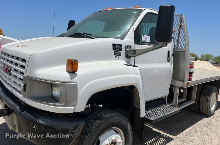 image for item DO2460 2005 GMC C4500 flatbed truck