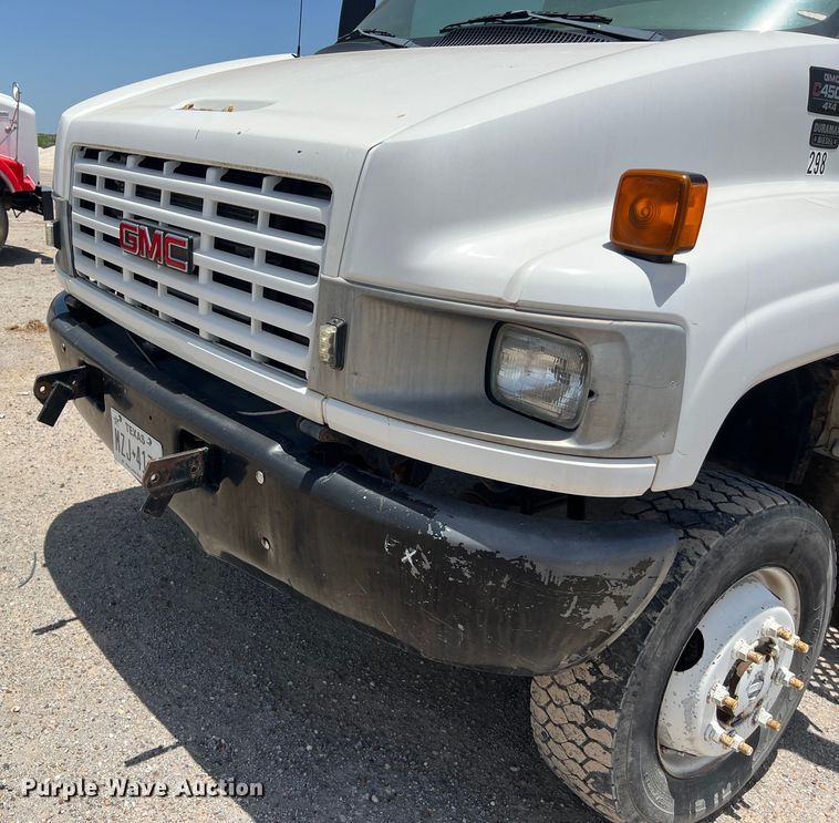 image for item DO2460 2005 GMC C4500 flatbed truck