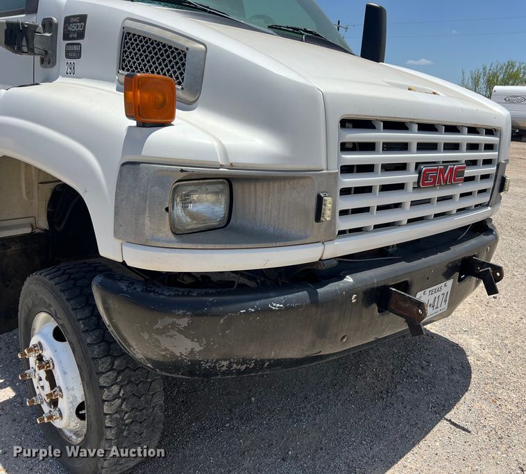 image for item DO2460 2005 GMC C4500 flatbed truck