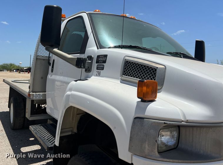 image for item DO2460 2005 GMC C4500 flatbed truck