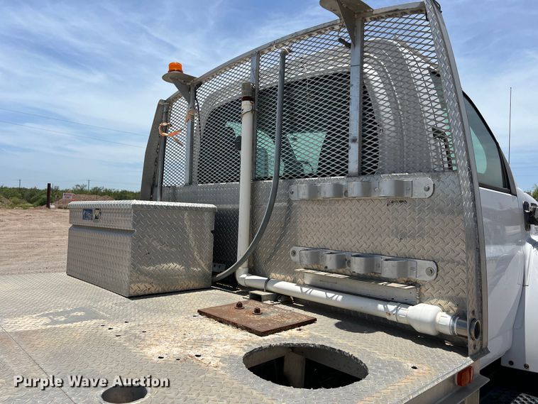 image for item DO2460 2005 GMC C4500 flatbed truck