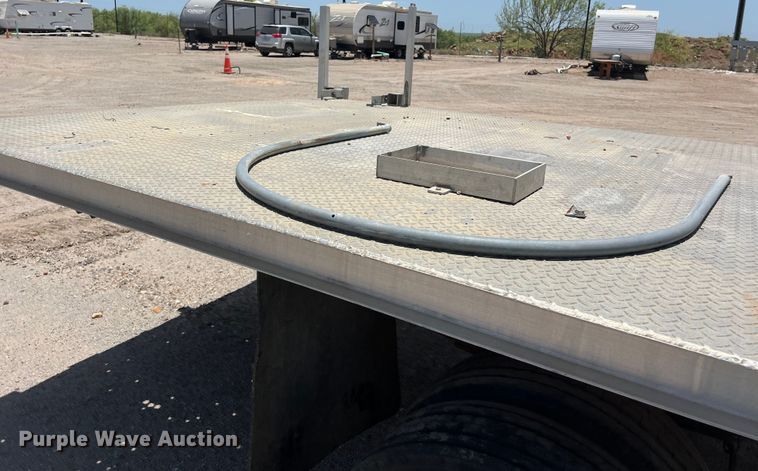 image for item DO2460 2005 GMC C4500 flatbed truck