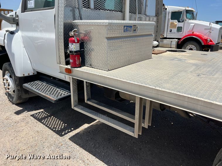 image for item DO2460 2005 GMC C4500 flatbed truck