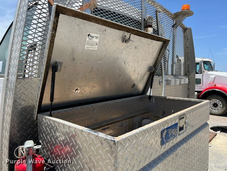 image for item DO2460 2005 GMC C4500 flatbed truck