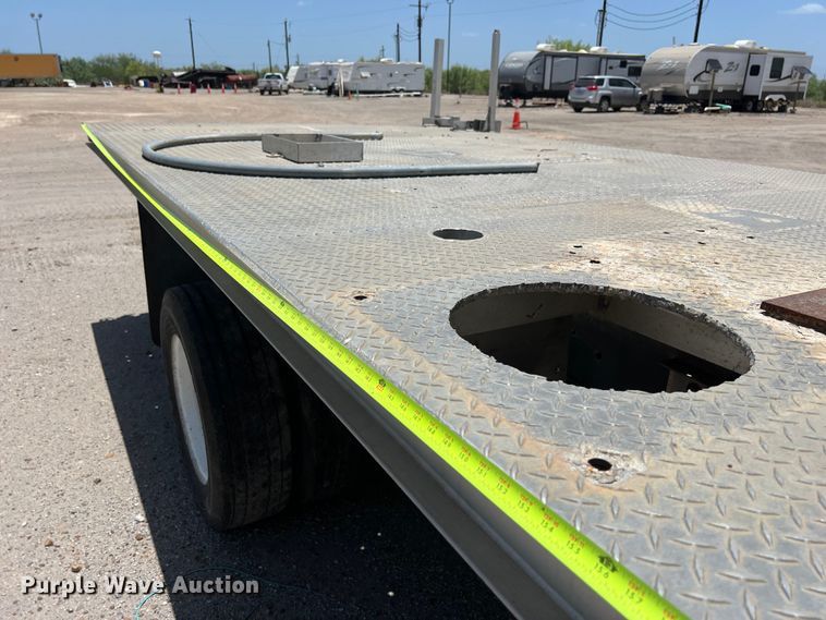 image for item DO2460 2005 GMC C4500 flatbed truck