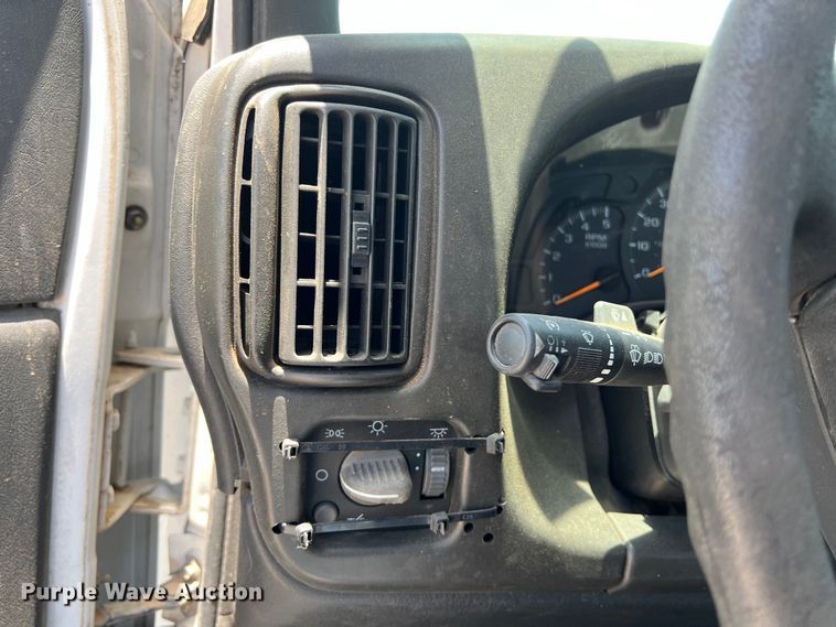 image for item DO2460 2005 GMC C4500 flatbed truck