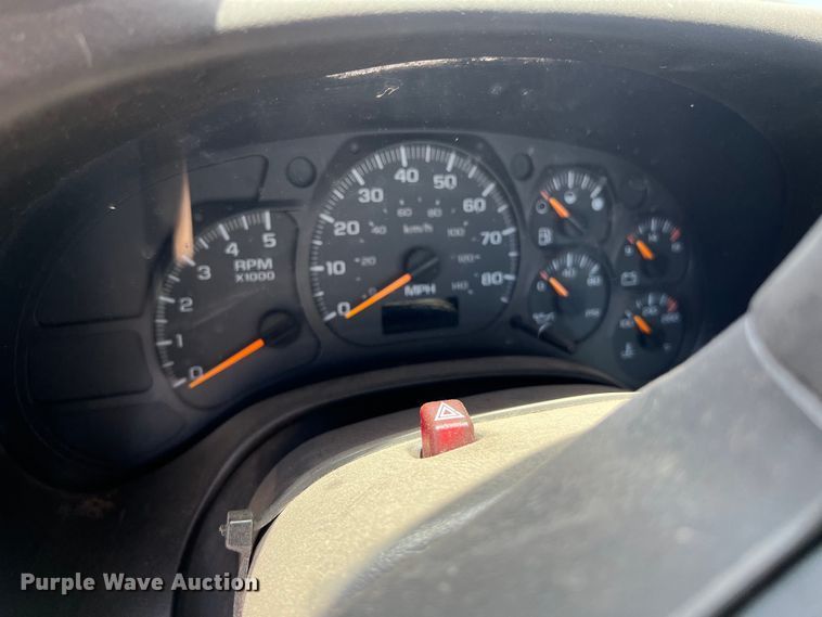 image for item DO2460 2005 GMC C4500 flatbed truck