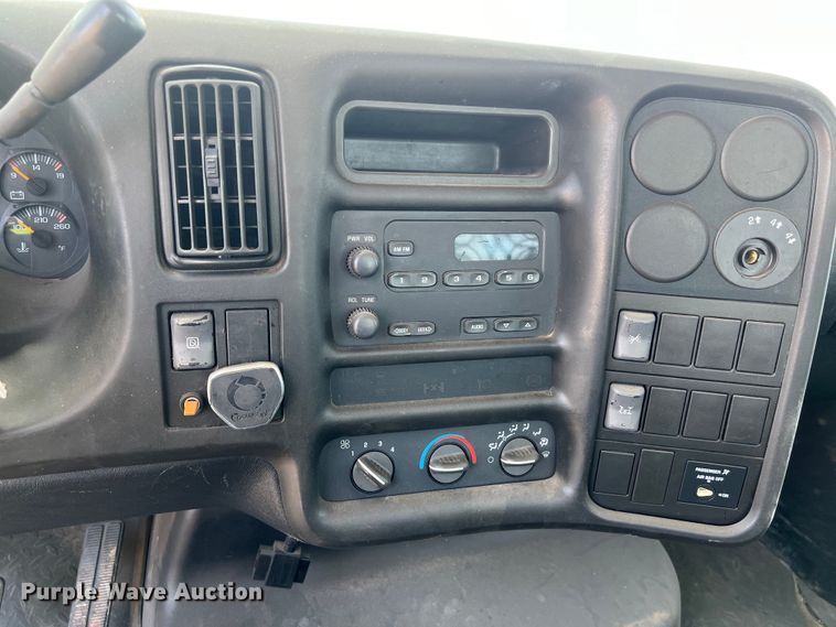 image for item DO2460 2005 GMC C4500 flatbed truck