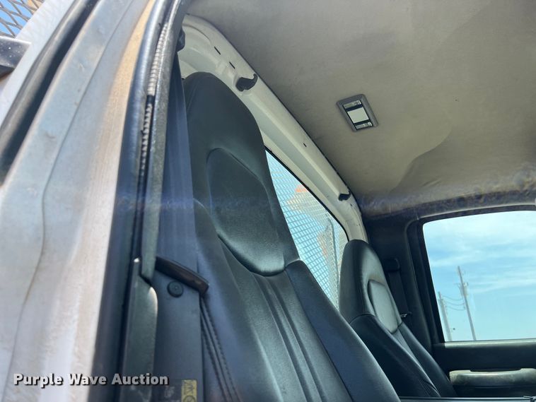 image for item DO2460 2005 GMC C4500 flatbed truck