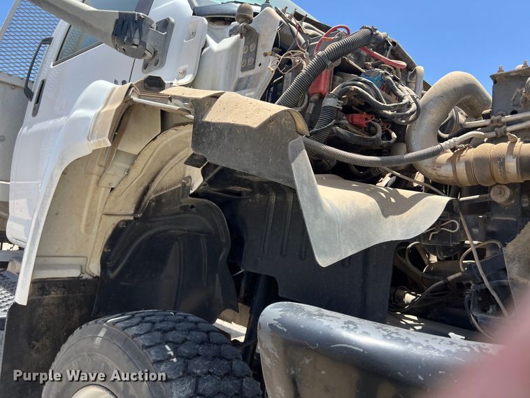 image for item DO2460 2005 GMC C4500 flatbed truck