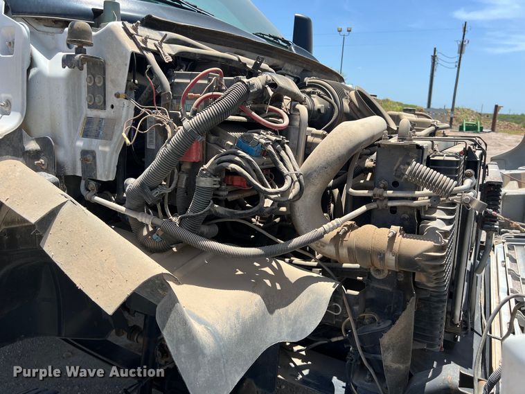 image for item DO2460 2005 GMC C4500 flatbed truck