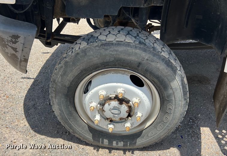 image for item DO2460 2005 GMC C4500 flatbed truck