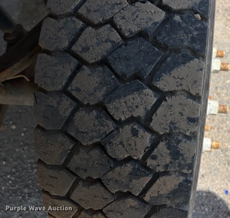 image for item DO2460 2005 GMC C4500 flatbed truck