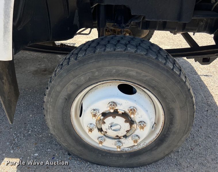 image for item DO2460 2005 GMC C4500 flatbed truck