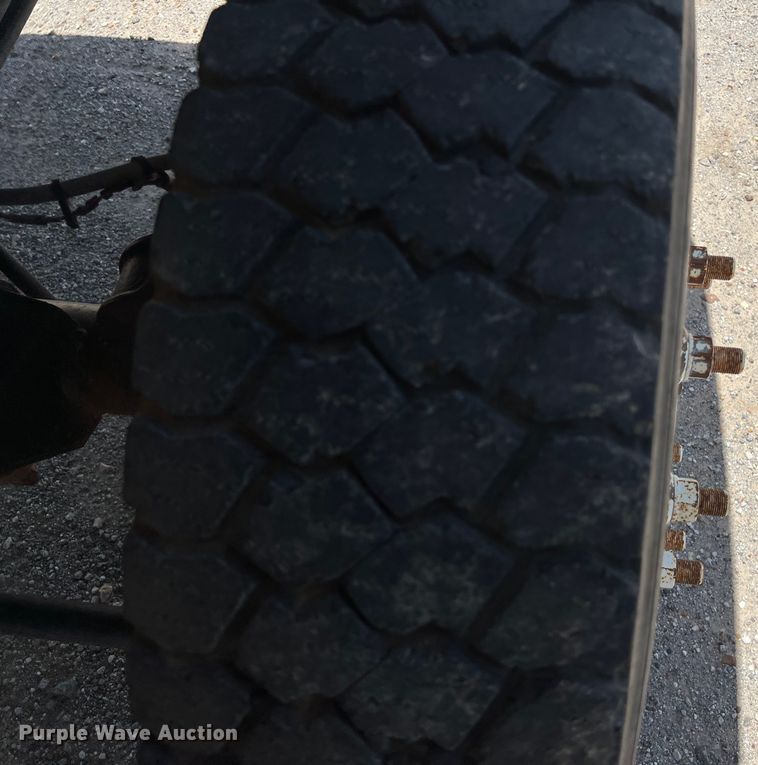 image for item DO2460 2005 GMC C4500 flatbed truck