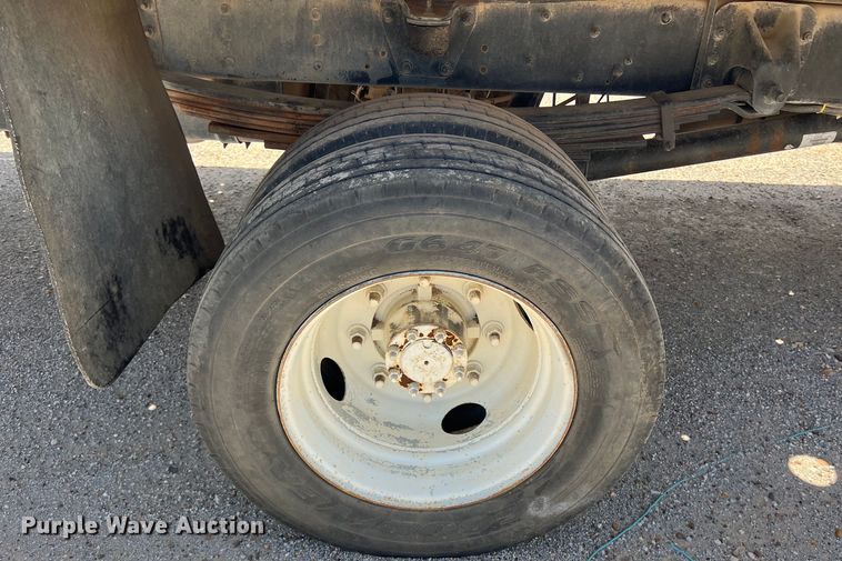 image for item DO2460 2005 GMC C4500 flatbed truck