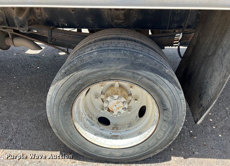 image for item DO2460 2005 GMC C4500 flatbed truck