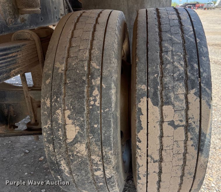 image for item DO2460 2005 GMC C4500 flatbed truck