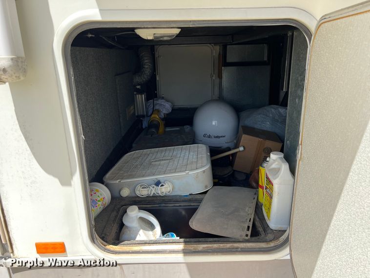 image for item DO2463 2004 Fleetwood Prowler Regal AX6 camper