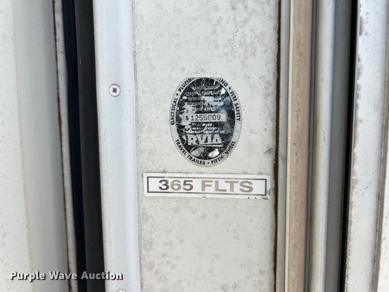 image for item DO2463 2004 Fleetwood Prowler Regal AX6 camper