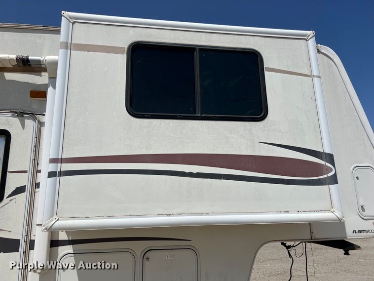 image for item DO2463 2004 Fleetwood Prowler Regal AX6 camper