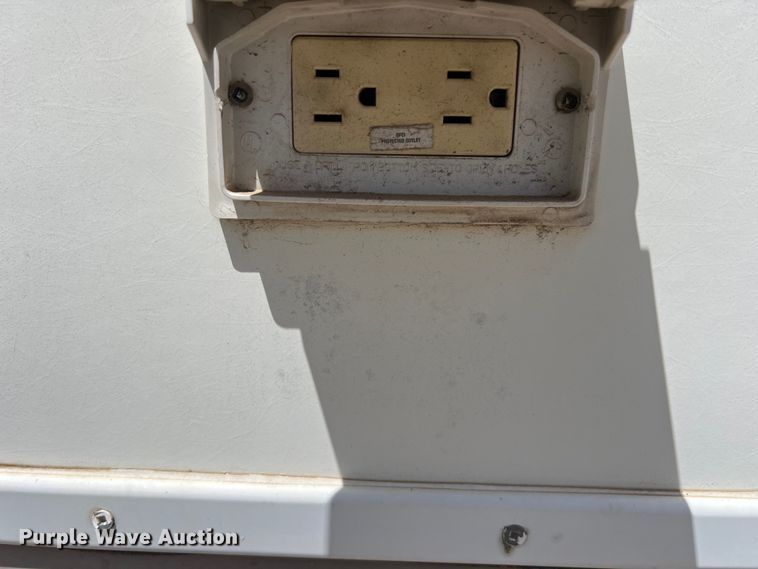 image for item DO2463 2004 Fleetwood Prowler Regal AX6 camper