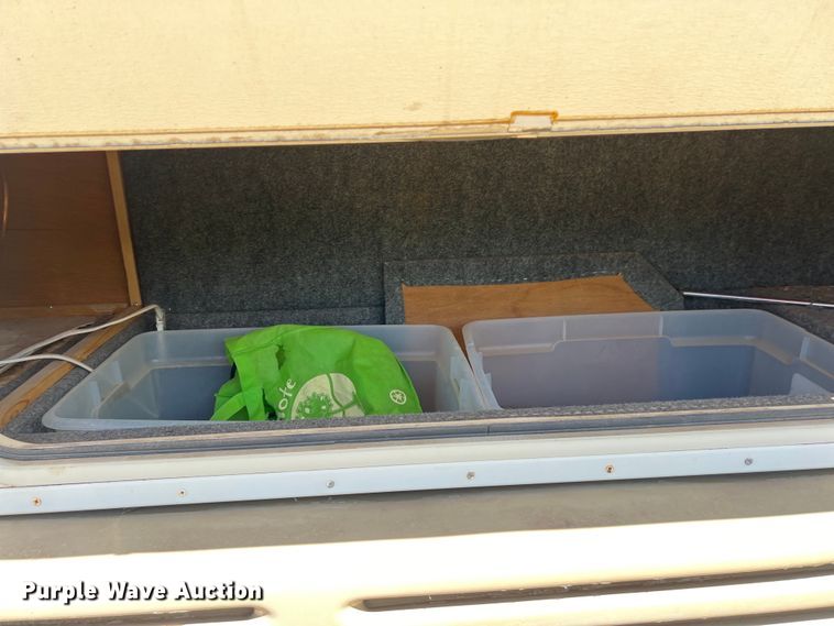 image for item DO2463 2004 Fleetwood Prowler Regal AX6 camper