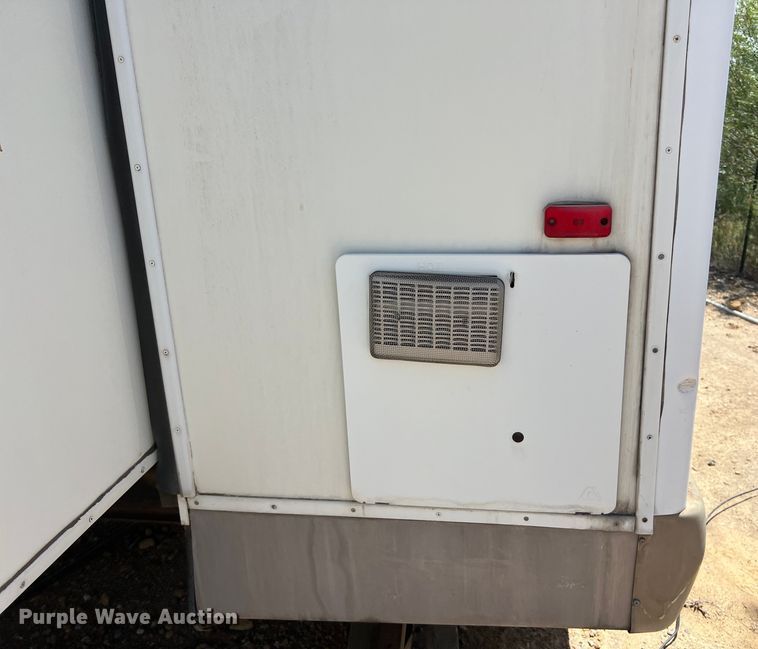 image for item DO2463 2004 Fleetwood Prowler Regal AX6 camper