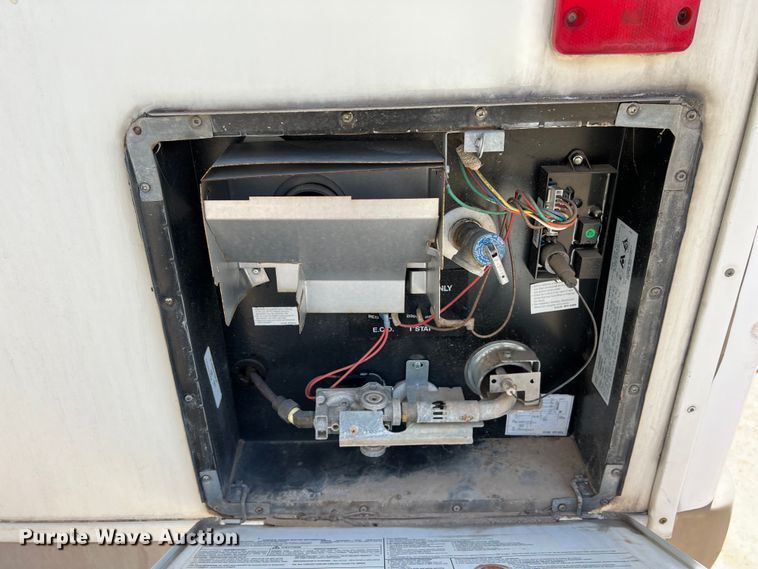 image for item DO2463 2004 Fleetwood Prowler Regal AX6 camper