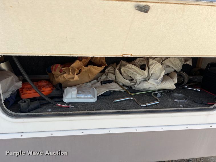 image for item DO2463 2004 Fleetwood Prowler Regal AX6 camper